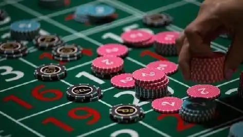 777taya Casino games lobby showing slots and live dealer tables for Filipino players